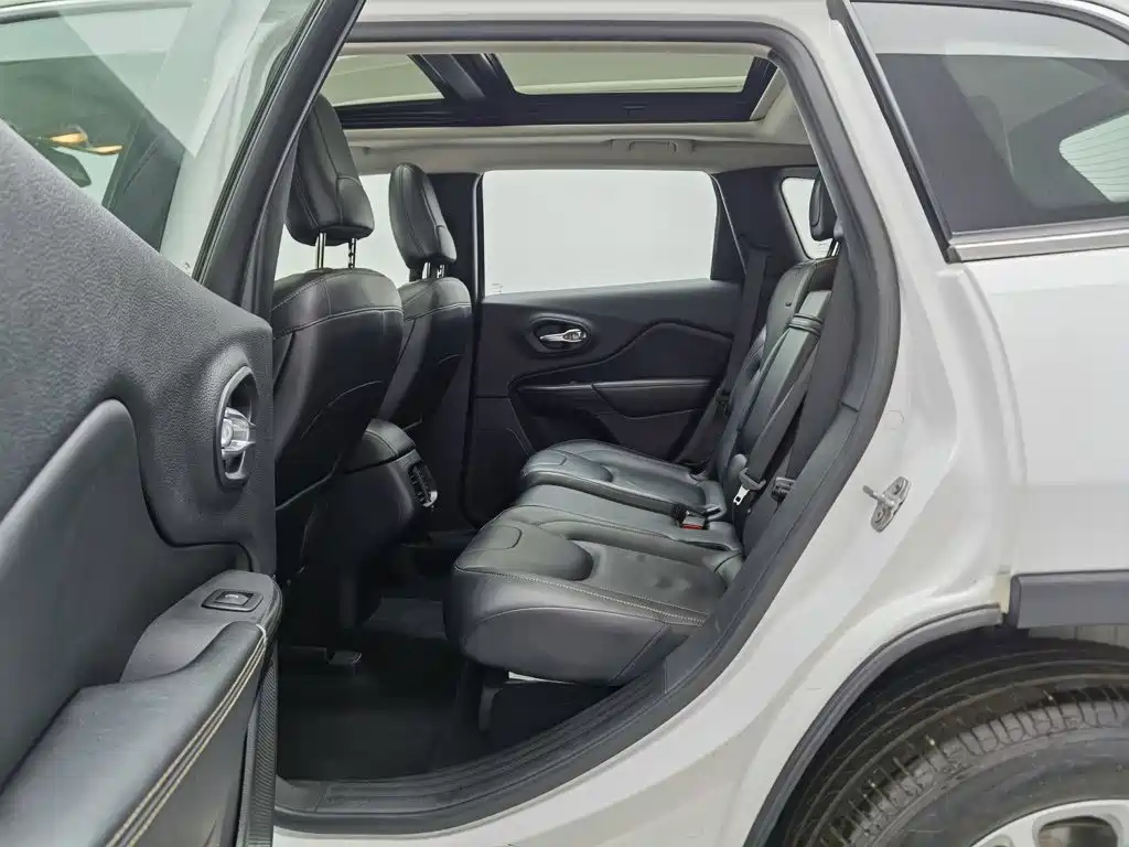 Jeep Cherokee — миниатюра 15