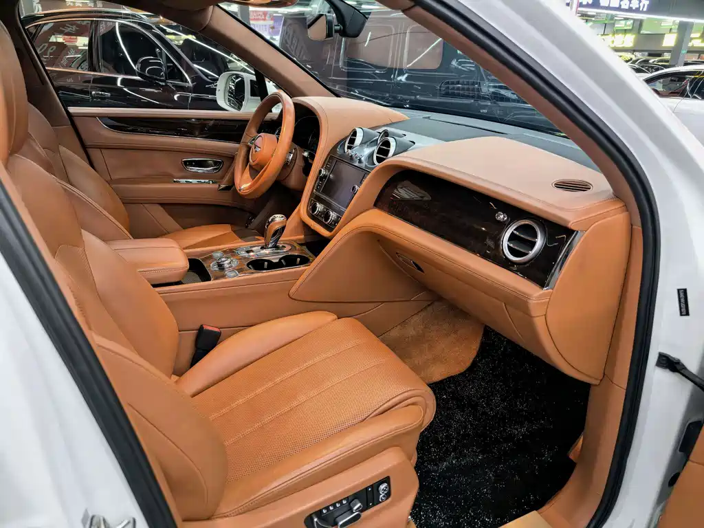 Bentley Bentayga — миниатюра 4