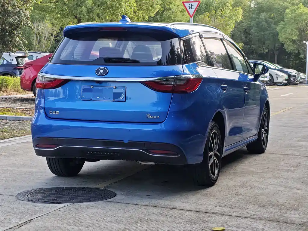 BYD MAX — миниатюра 4