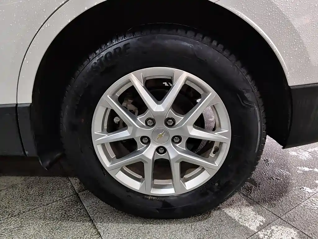 Chevrolet Equinox — миниатюра 16