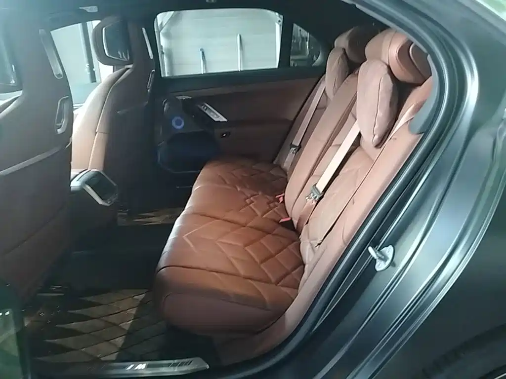 BMW i7 — миниатюра 17