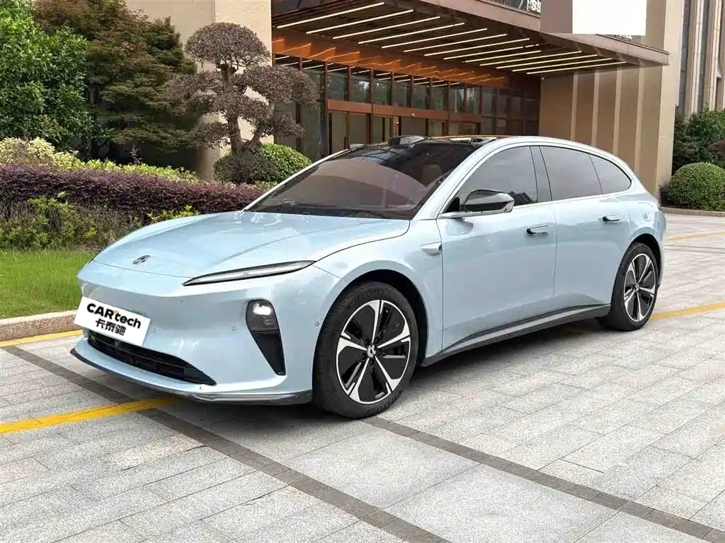 NIO ET5