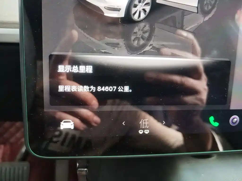 Tesla Model Y — миниатюра 12