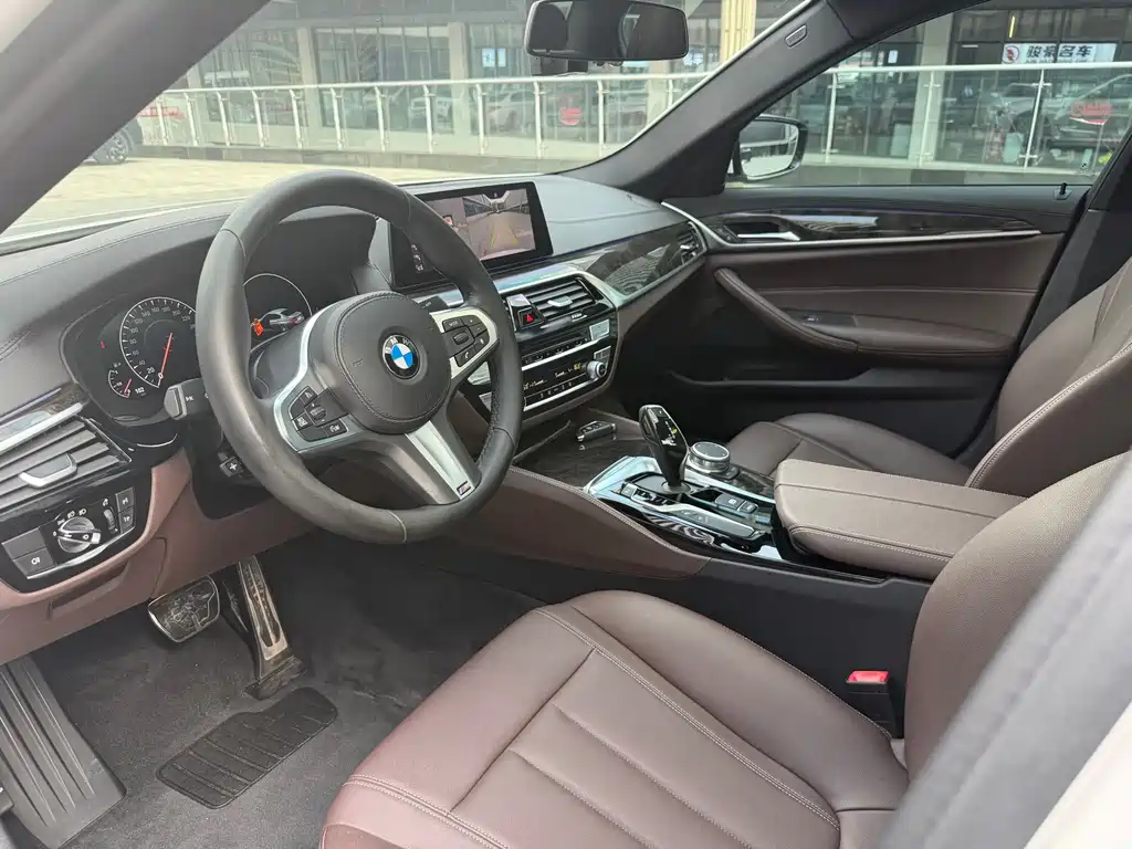 BMW 5 Series — миниатюра 9