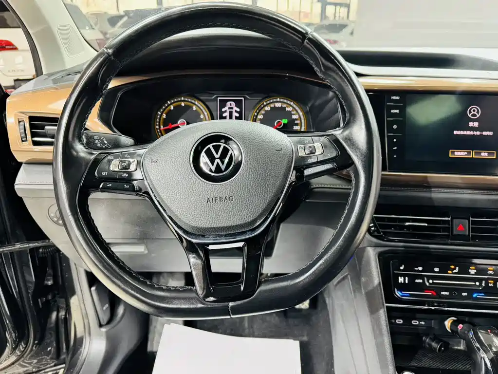 VOLKSWAGEN TUYUE