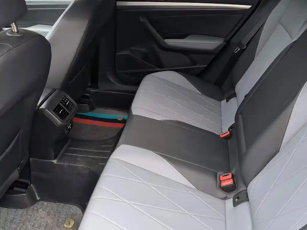 Volkswagen Lavida — миниатюра 6