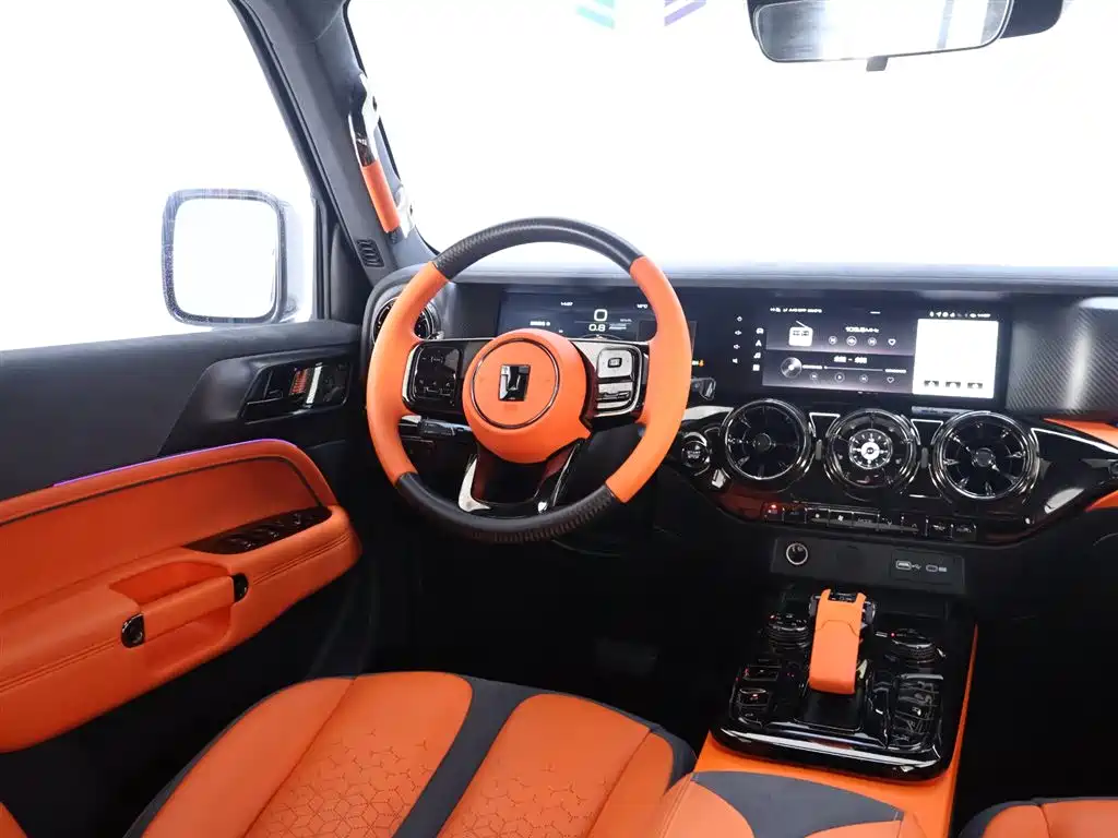 TANK CO CREATION TANK 300