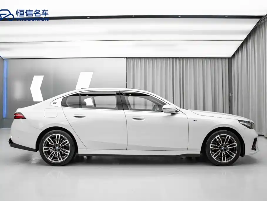 BMW 5 Series — миниатюра 8