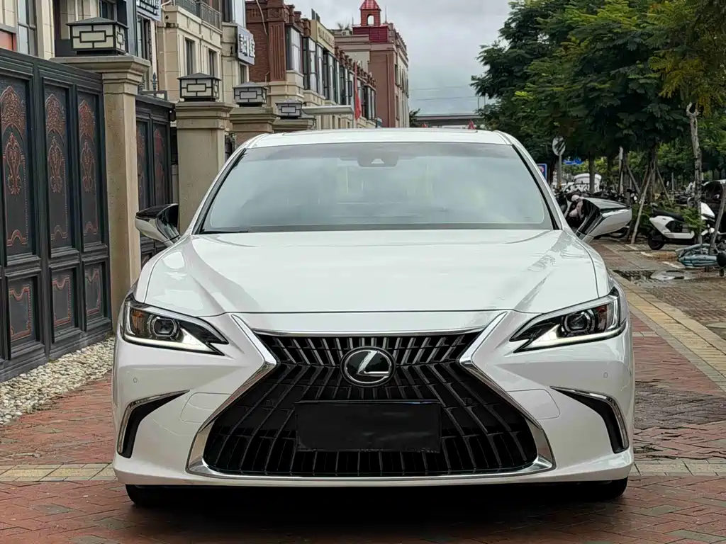 Lexus ES — миниатюра 2