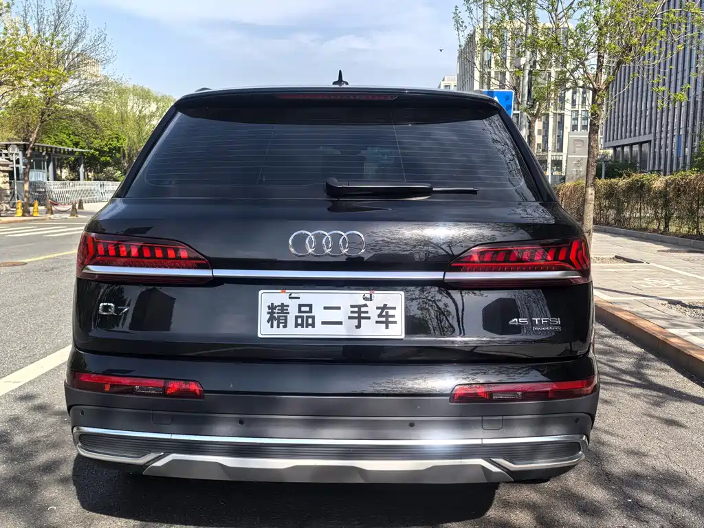 Audi Q7 2023 45 TFSI quattro S line Sport