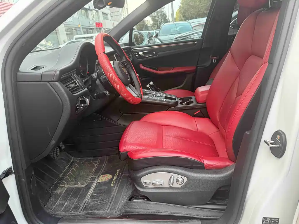 Porsche Macan — миниатюра 13