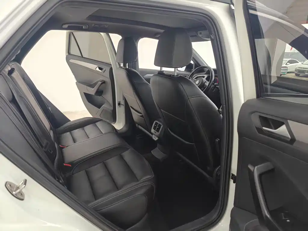 VOLKSWAGEN T ROC EXPLORING SONGS