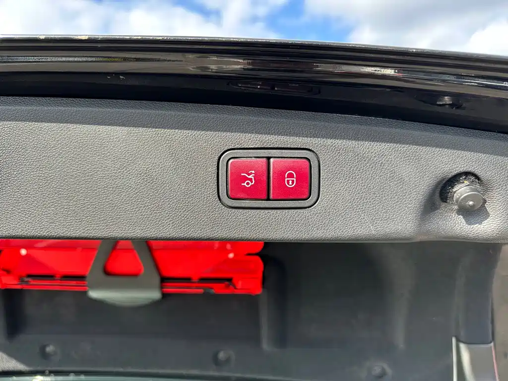 Mercedes-Benz E-Class (Import) — миниатюра 14
