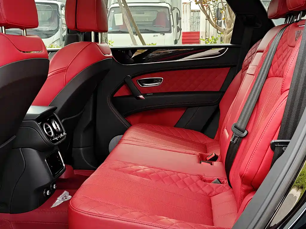 Bentley Bentayga — миниатюра 15