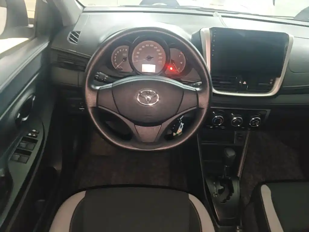 Toyota Yaris L — миниатюра 11