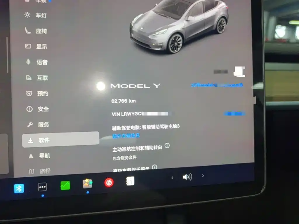 Tesla Model Y — миниатюра 12