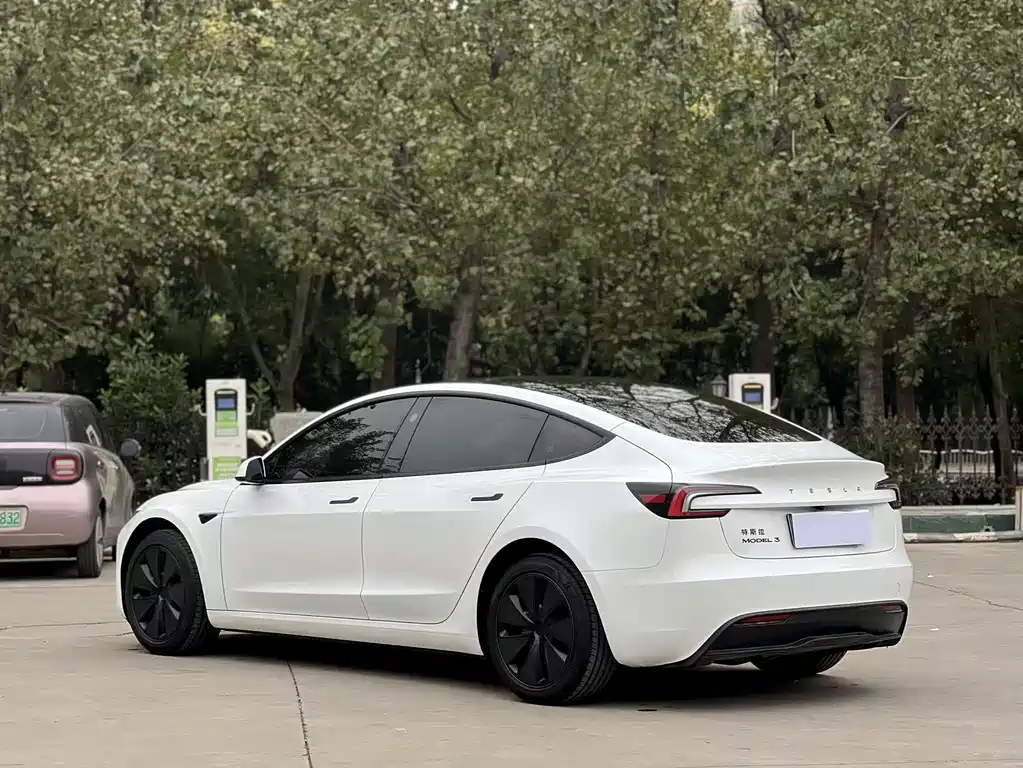 Tesla Model 3 — миниатюра 9