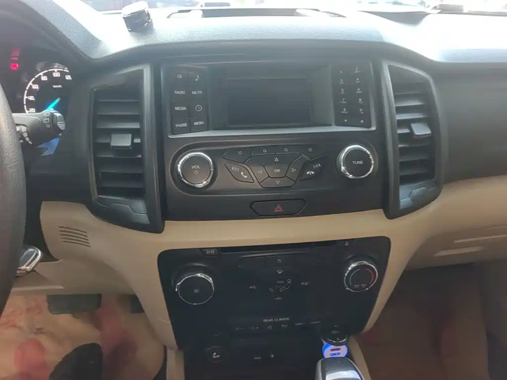 Ford Everest — миниатюра 13