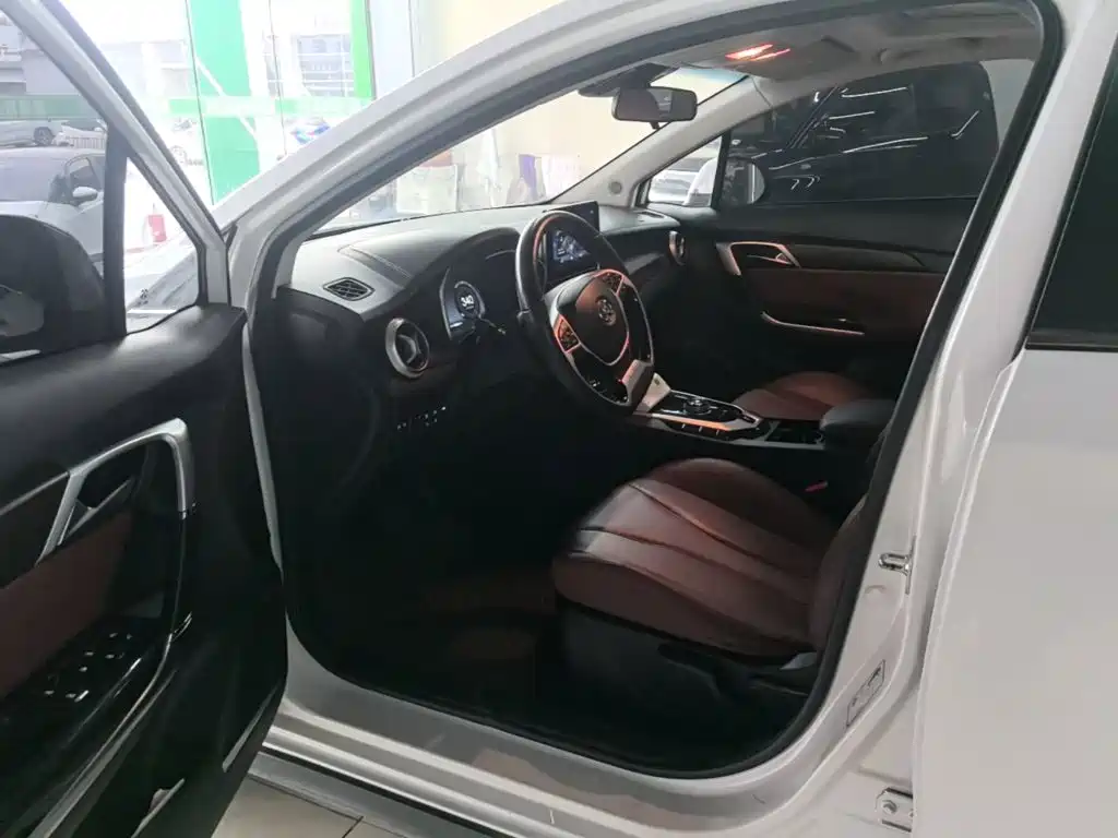 BAIC EU5 — миниатюра 16