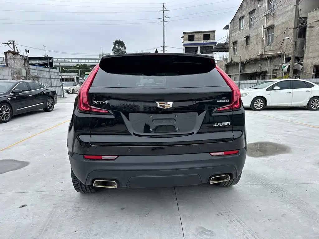 CADILLAC XT4