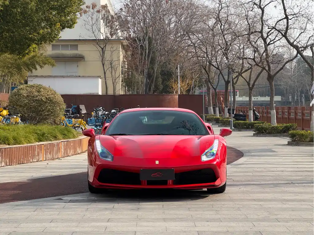 FERRARI 488