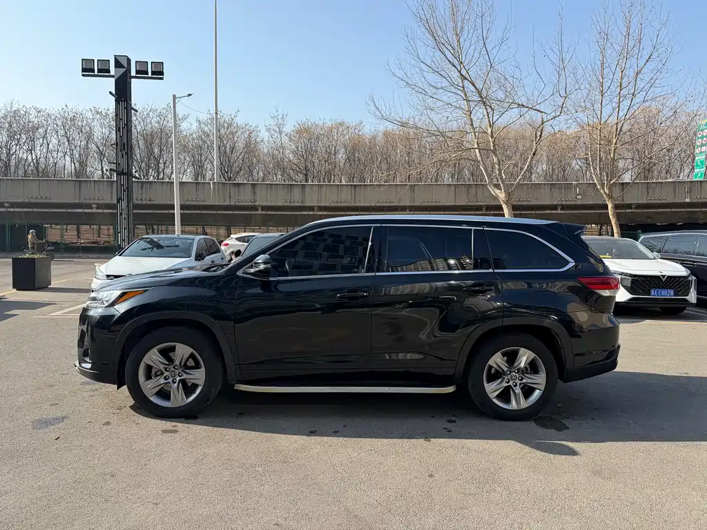 TOYOTA HIGHLANDER