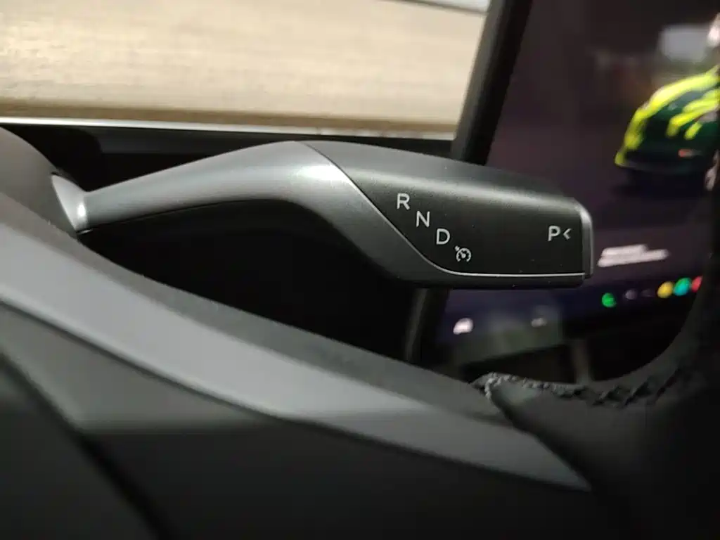 Tesla Model Y — миниатюра 14