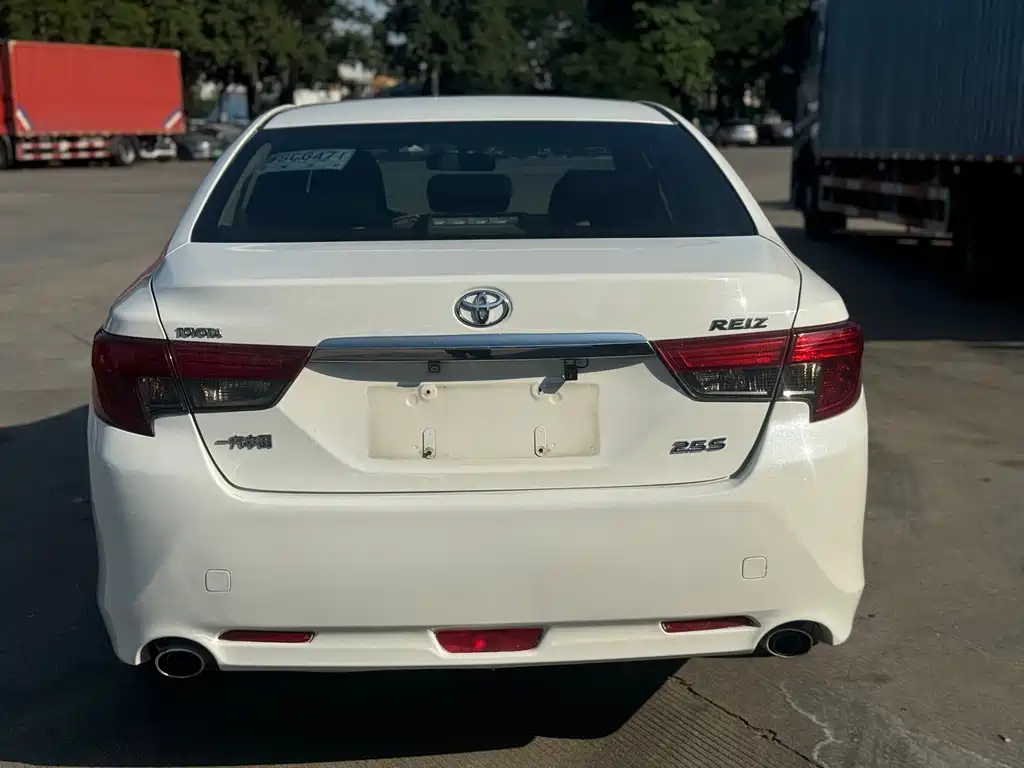 Toyota Reiz — миниатюра 8