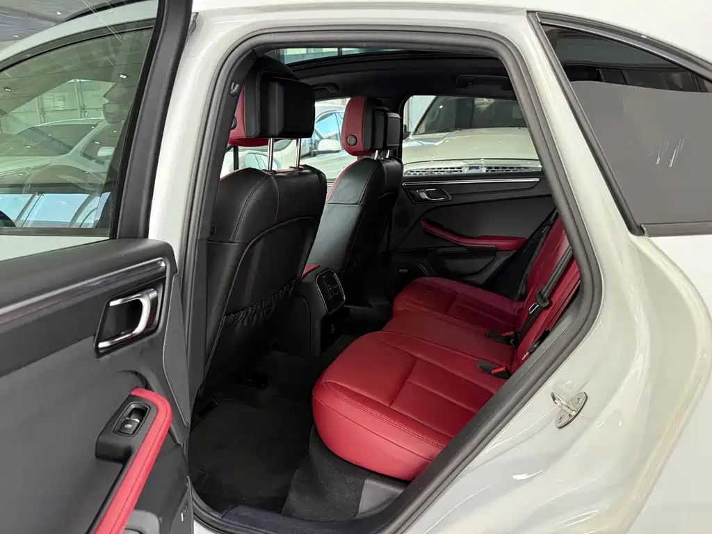 Porsche Macan — миниатюра 7