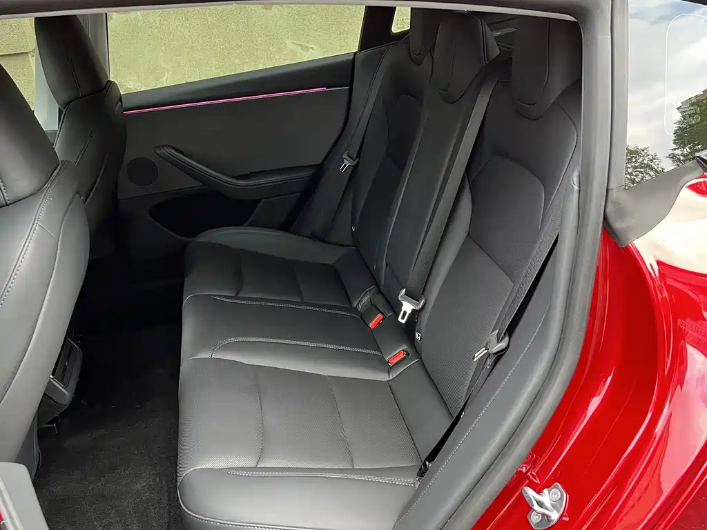 Tesla Model 3 — миниатюра 11