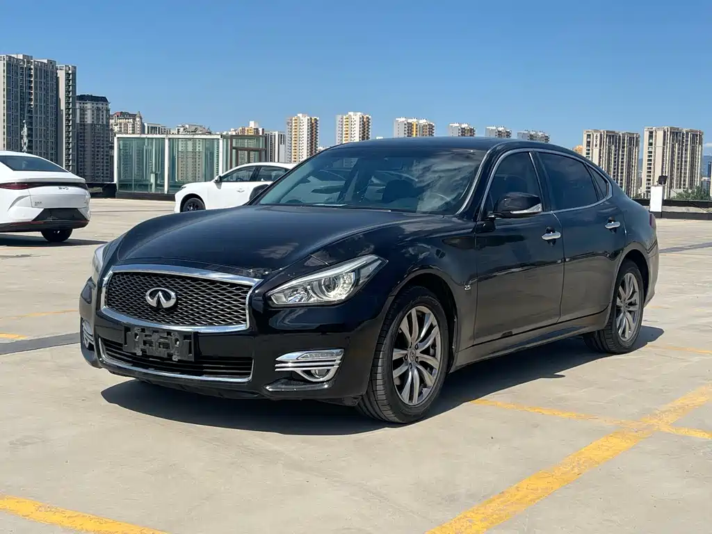 Купить Infiniti Q70