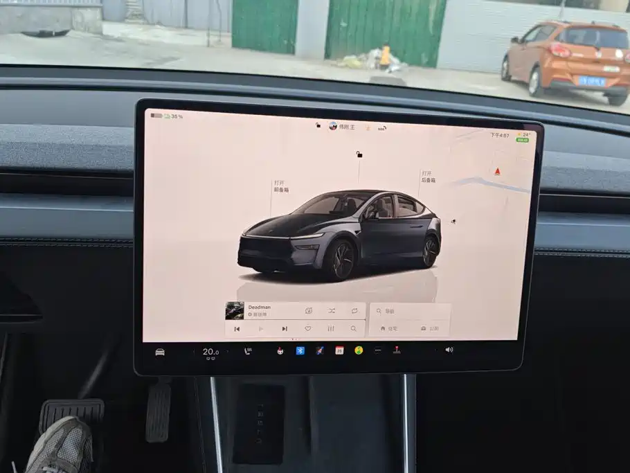 Tesla Model Y — миниатюра 13