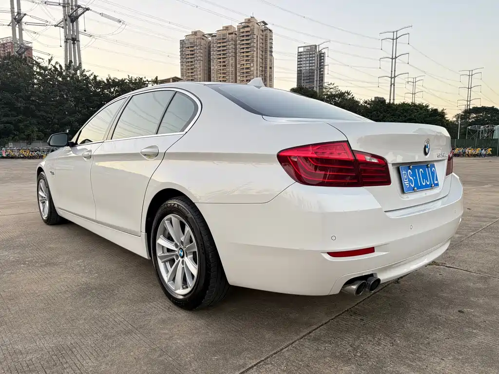 BMW 5 Series — миниатюра 9
