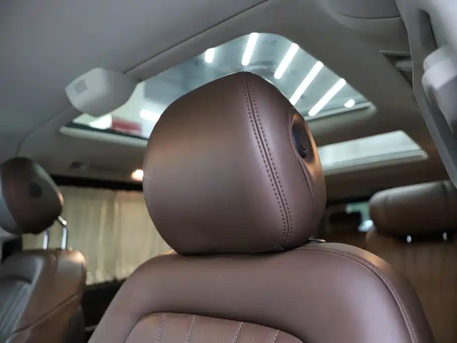 Mercedes-Benz V-Class — миниатюра 19