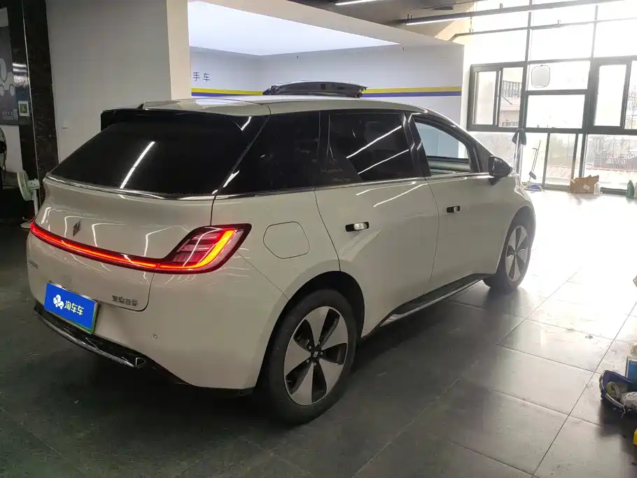 Baojun Yunduo — миниатюра 3
