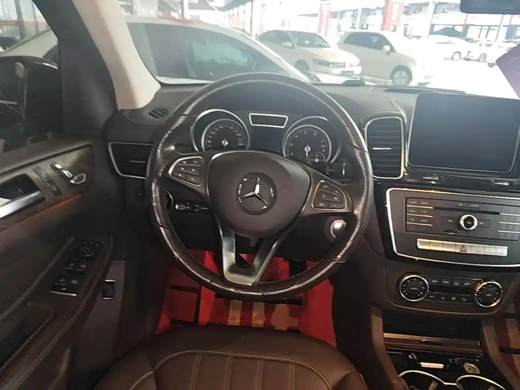 Mercedes-Benz GLE (Import) — миниатюра 11