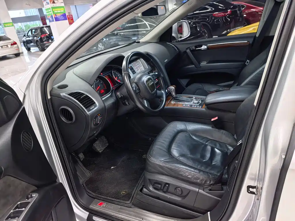Audi Q7 — миниатюра 5