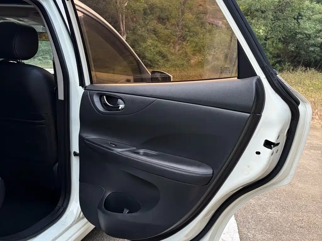 Nissan Tiida — миниатюра 17