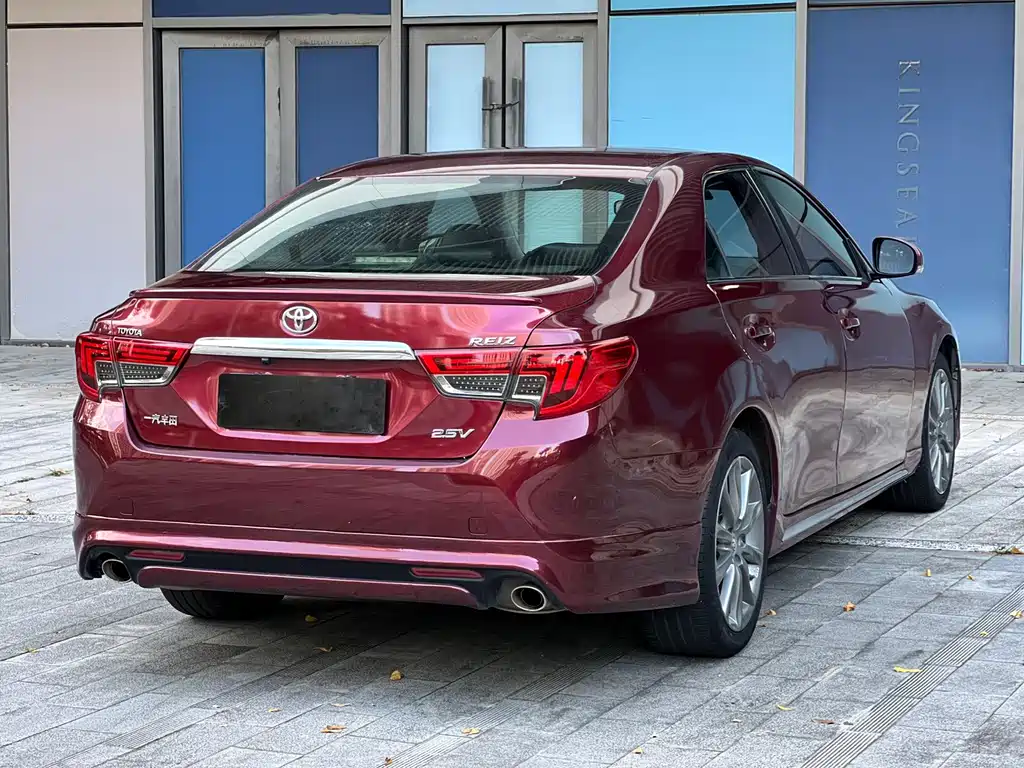 Toyota Reiz — миниатюра 8