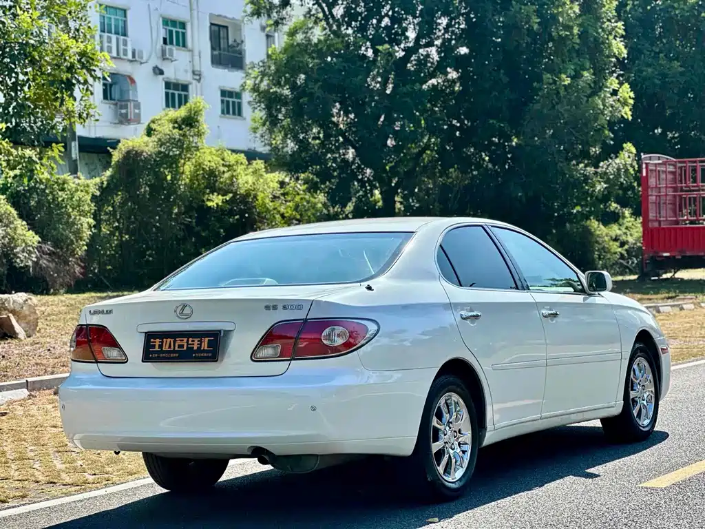 Lexus ES — миниатюра 7
