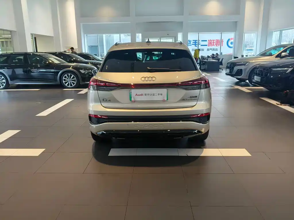 AUDI Q4 E TRON