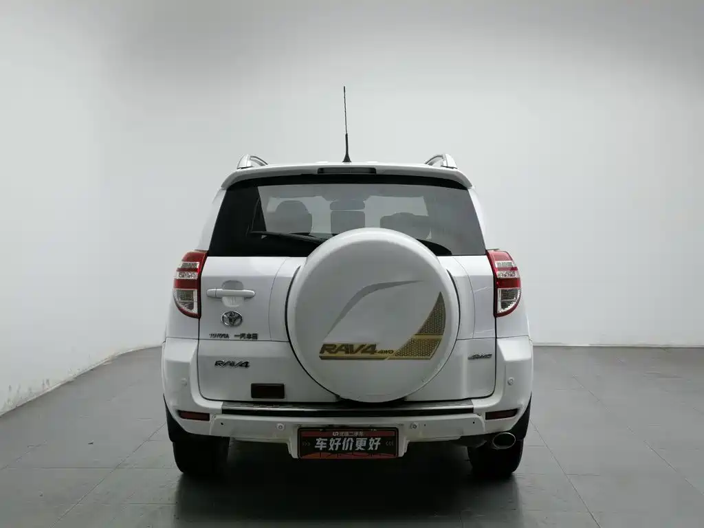 Toyota RAV4 — миниатюра 4