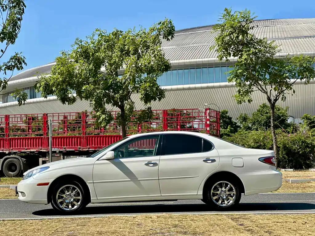 Lexus ES — миниатюра 5
