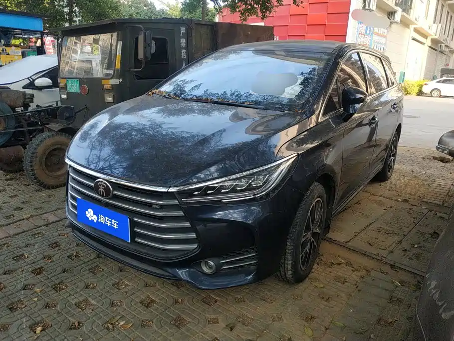 BYD MAX