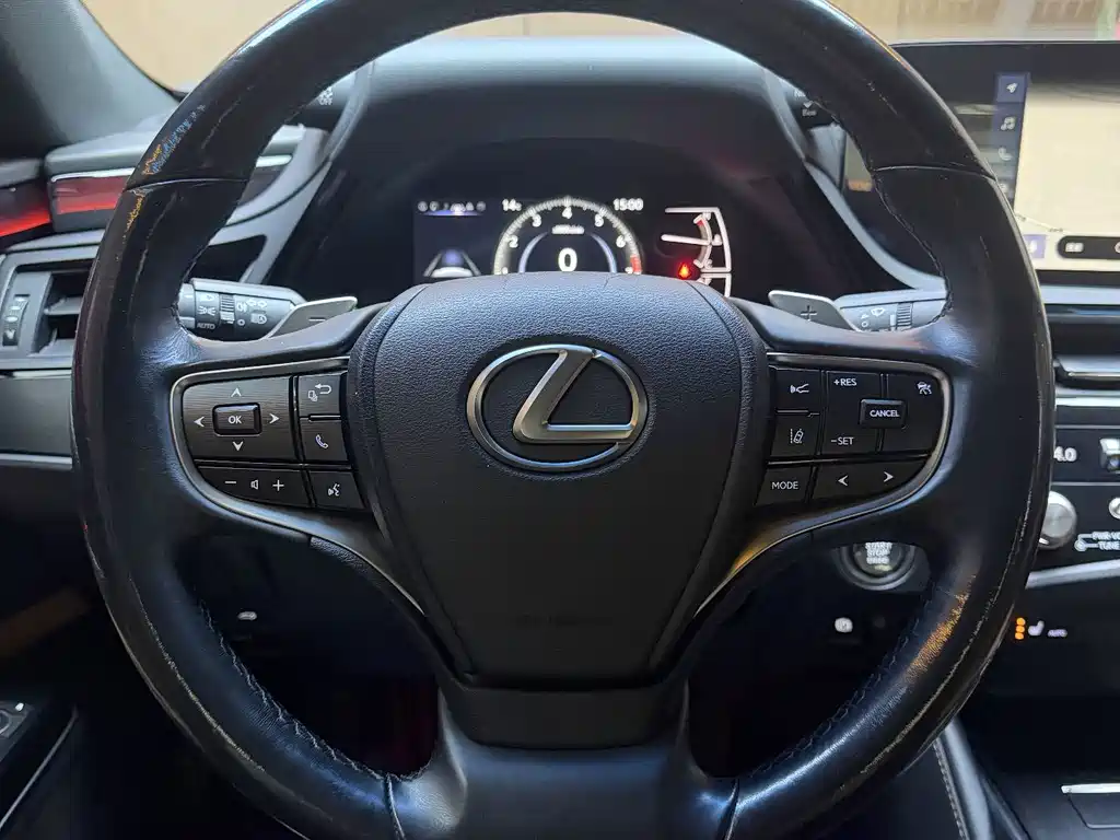 Lexus ES — миниатюра 6