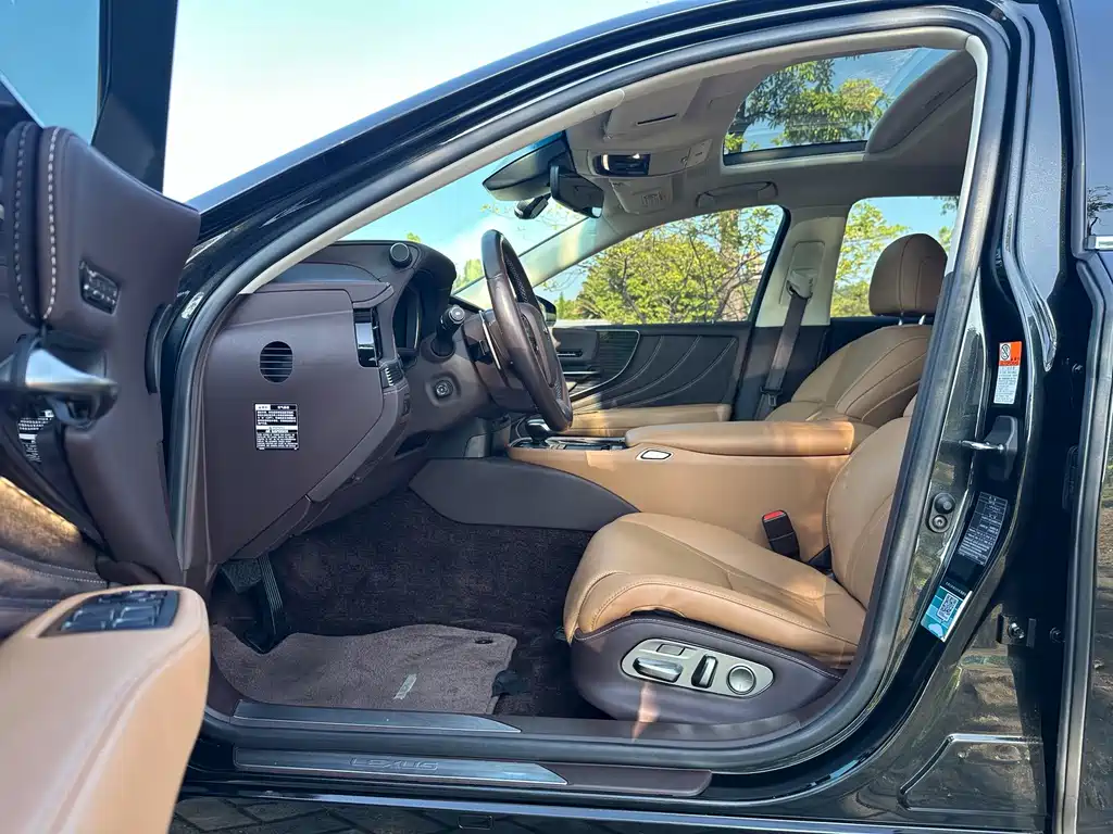 Lexus LS — миниатюра 7