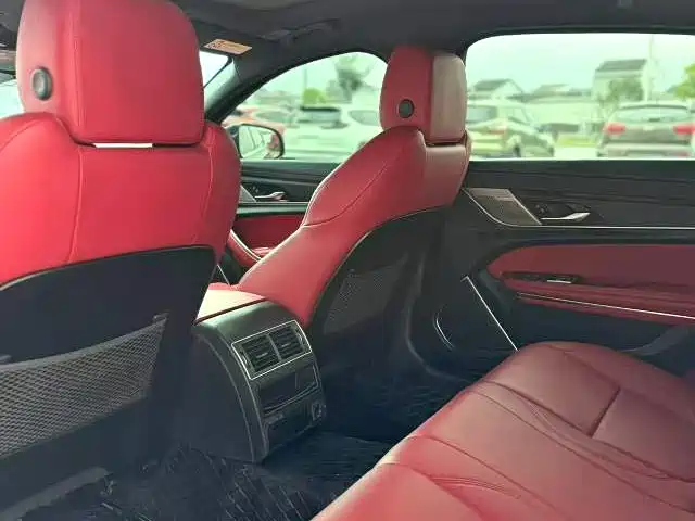 Jaguar XFL — миниатюра 7