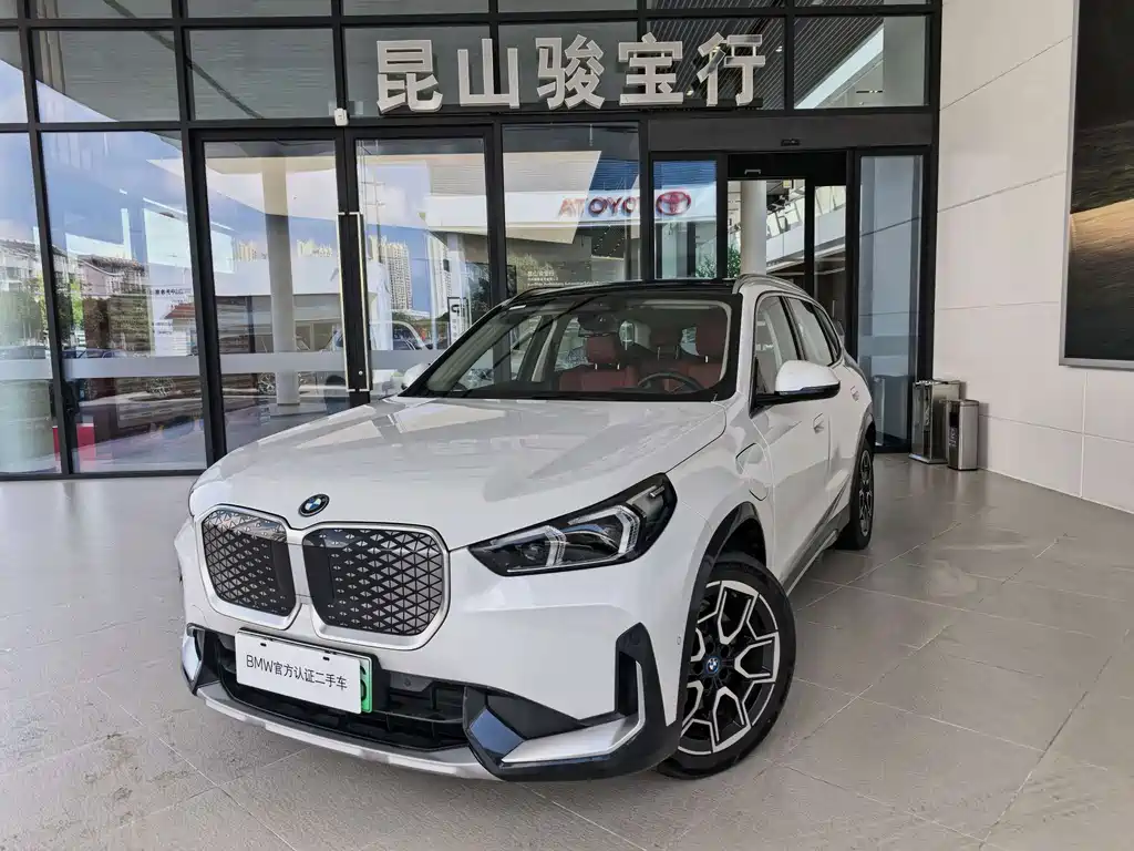 BMW iX1