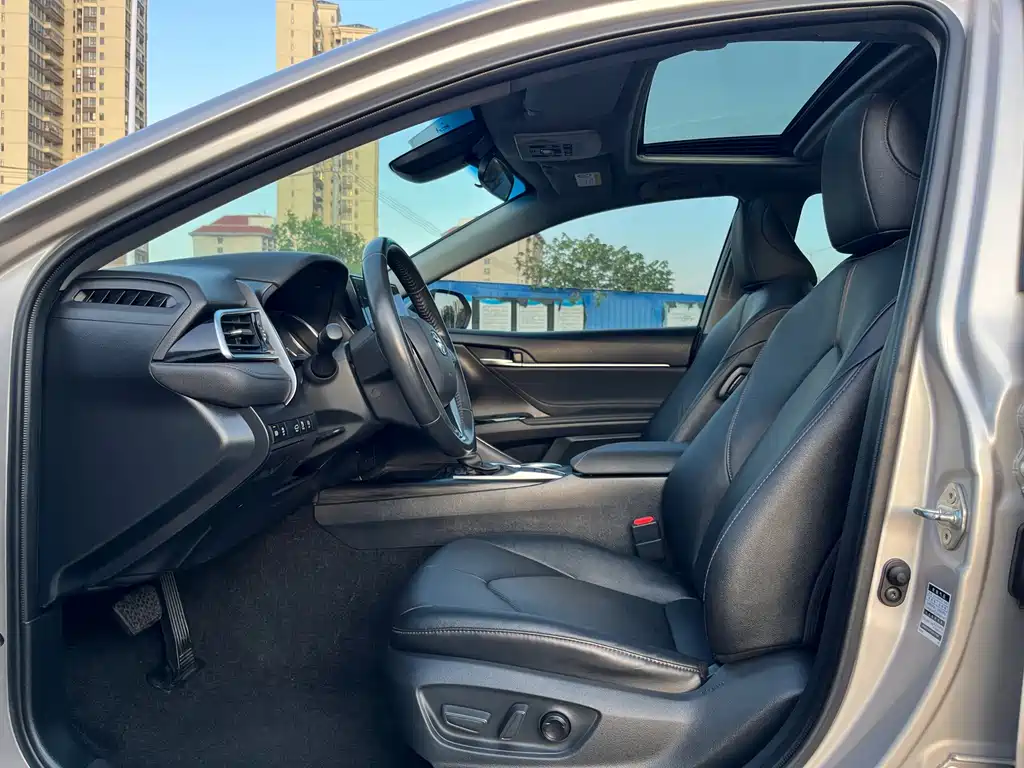 Toyota Camry — миниатюра 4