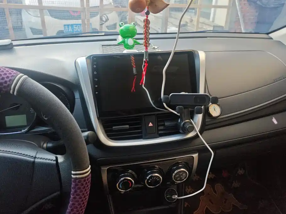 Toyota Yaris L — миниатюра 13